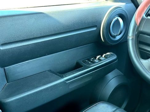 Used 2011 Dodge Nitro Heat image 26