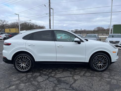 Used 2022 Porsche Cayenne Platinum Edition image 9