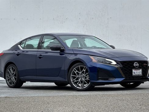 Certified 2023 Nissan Altima 2.0 SR image 2