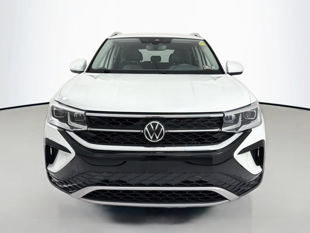 Used 2022 Volkswagen Taos SEL AWD/4WD image 2