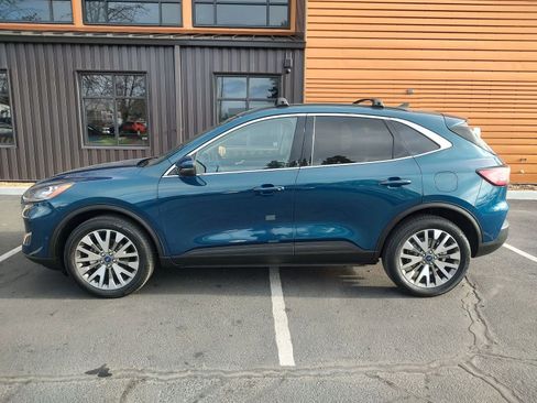 Used 2020 Ford Escape Titanium image 2