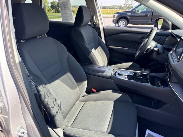 Used 2024 Nissan Rogue S AWD/4WD image 13