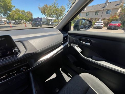 Used 2025 Nissan Rogue SV AWD/4WD image 36