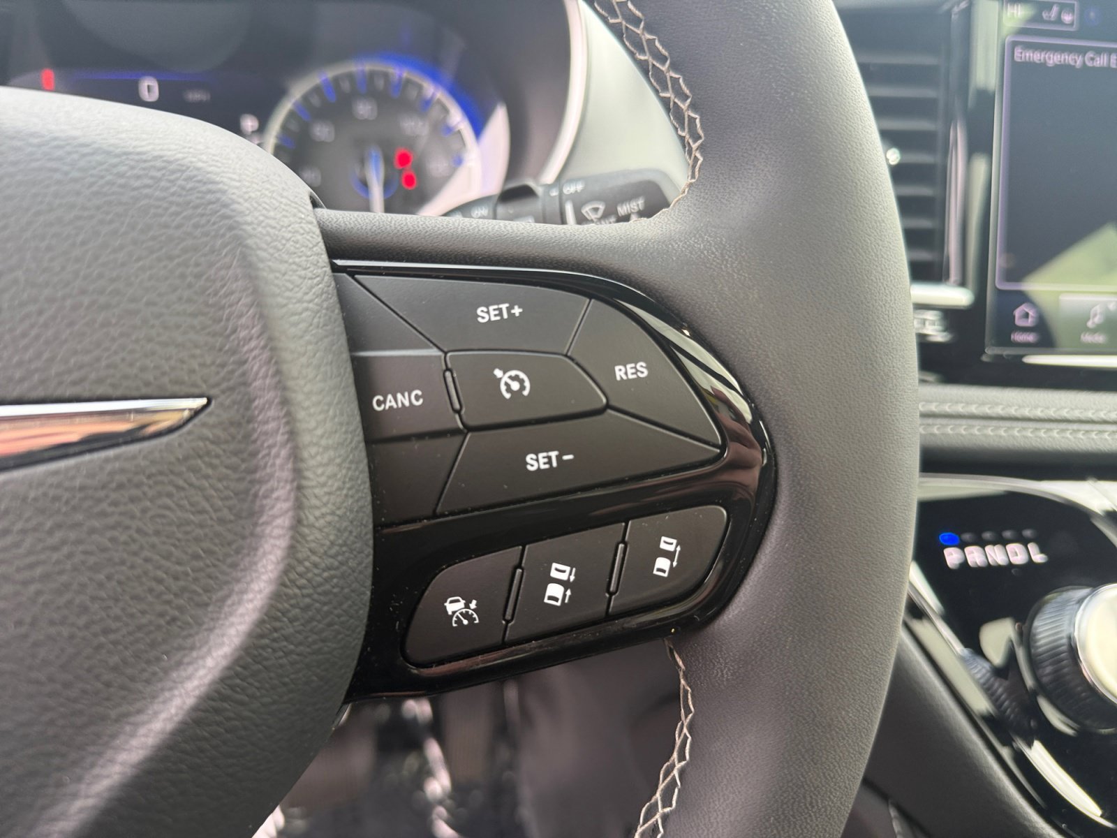Used 2025 Chrysler Pacifica Limited AWD/4WD image 24