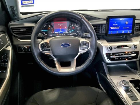 Used 2021 Ford Explorer XLT image 14