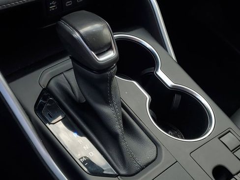 Used 2023 Toyota Highlander XLE image 30