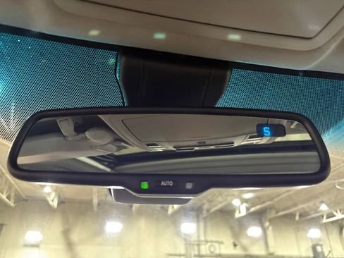 Used 2016 Toyota Camry XSE image 18