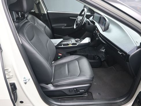 Certified 2022 Kia EV6 Wind w/ Wind Technology Package image 38