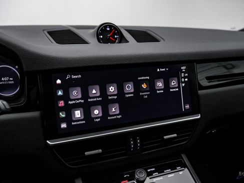 Used 2022 Porsche Cayenne w/ Premium Package image 49