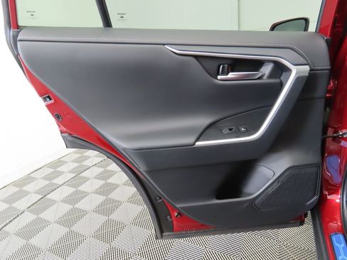 Used 2025 Toyota RAV4 Limited image 24