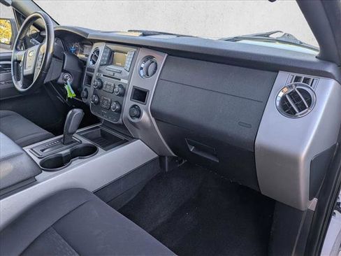 Used 2015 Ford Expedition XLT image 22