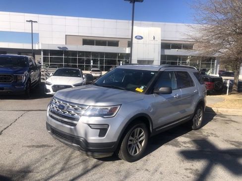 Used 2019 Ford Explorer XLT image 1