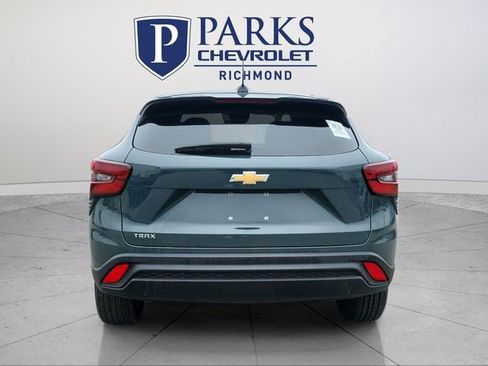 Certified 2025 Chevrolet Trax LS w/ Driver Confidence Package image 6