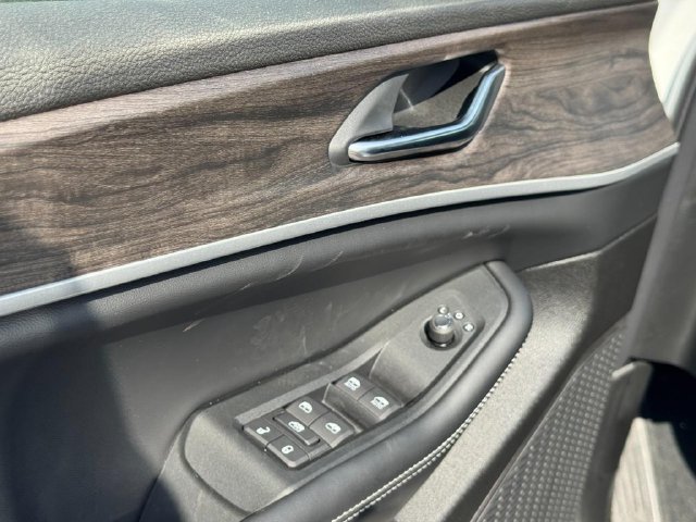 New 2027 Jeep Grand Cherokee Altitude AWD/4WD image 19