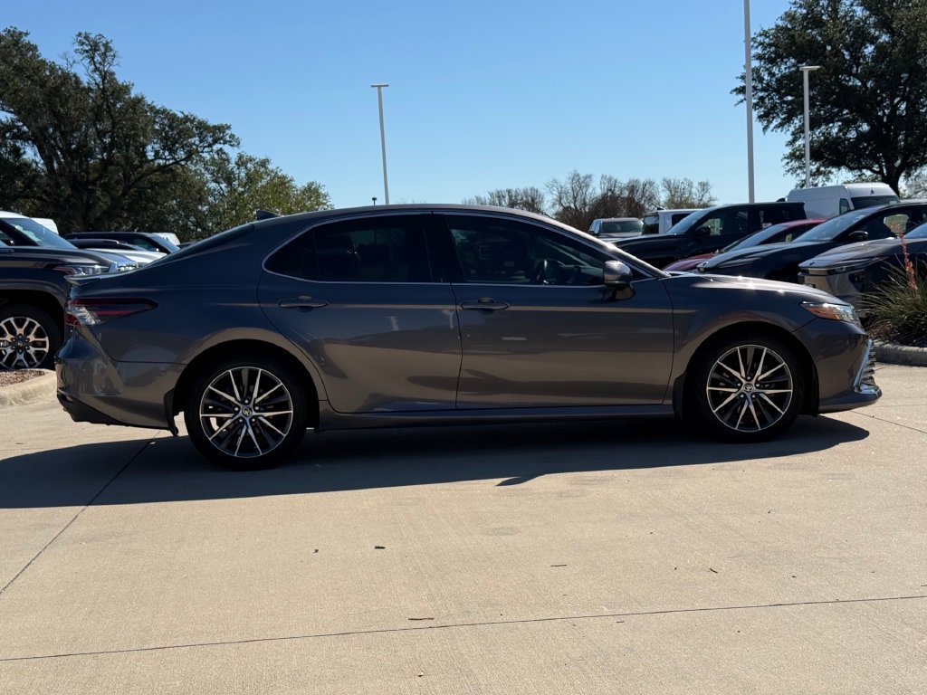 Certified 2021 Toyota Camry XLE FWD image 5
