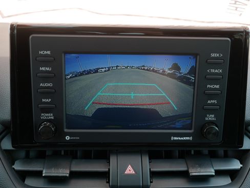 Used 2021 Toyota RAV4 LE AWD/4WD image 27