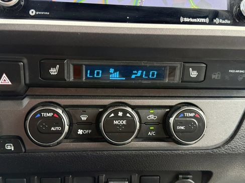 Used 2020 Toyota Tacoma TRD Sport w/ TRD Premium Sport Package AWD/4WD image 17