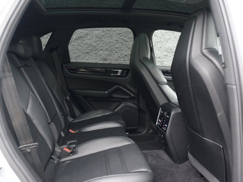 Certified 2023 Porsche Cayenne AWD/4WD image 35