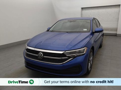 Used 2023 Volkswagen Jetta SE image 1