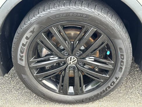 Used 2022 Volkswagen Tiguan SE R-Line AWD/4WD image 9
