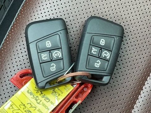 Used 2022 Volkswagen Tiguan SEL R-Line AWD/4WD image 33