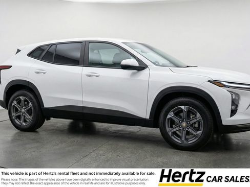 Used 2025 Chevrolet Blazer LT FWD image 1