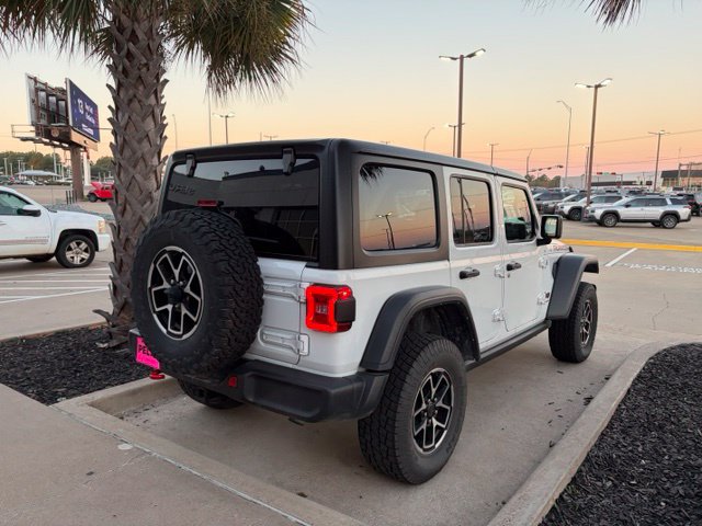 Used 2024 Jeep Wrangler Unlimited Rubicon AWD/4WD image 17