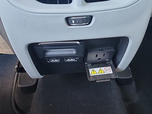 Used 2020 Jeep Cherokee Limited image 26