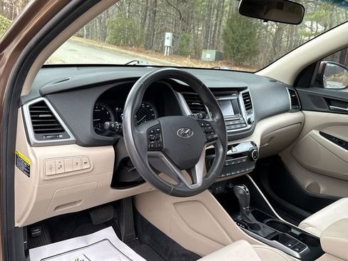 Used 2017 Hyundai Tucson Sport image 11