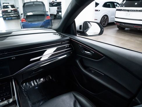 Used 2021 Audi Q8 Prestige w/ Prestige Package image 11