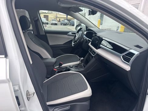 Used 2025 Volkswagen Taos SE image 8