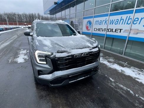 Used 2026 GMC Terrain Elevation w/ Elevation Premium Package image 2