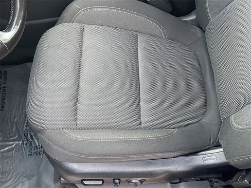 Used 2020 Chevrolet Traverse LT image 19