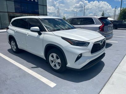 Used 2022 Toyota Highlander LE