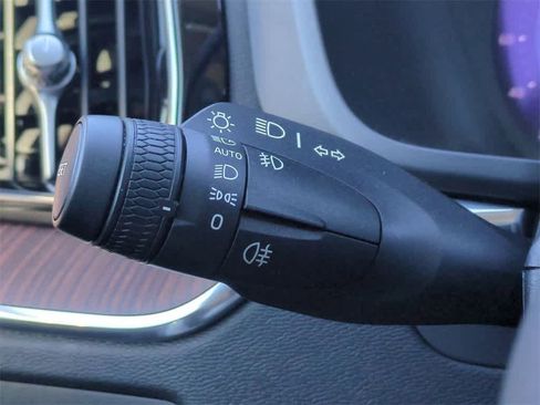 Used 2024 Volvo XC60 B5 Plus w/ Protection Package Premier image 27