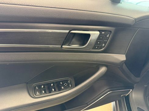 Used 2023 Porsche Panamera Platinum Edition RWD image 32