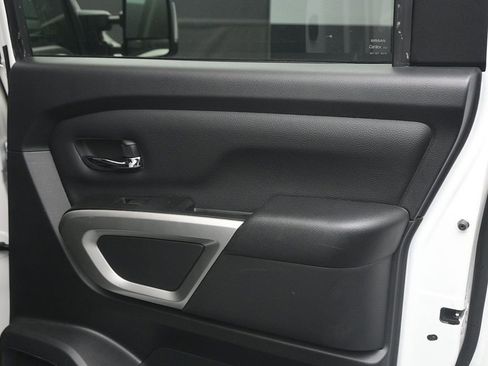 Used 2024 Nissan Titan SV w/ SV Convenience Package image 16