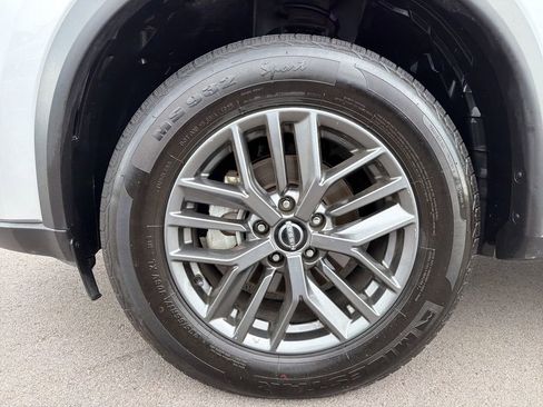 Used 2024 Nissan Rogue S image 11