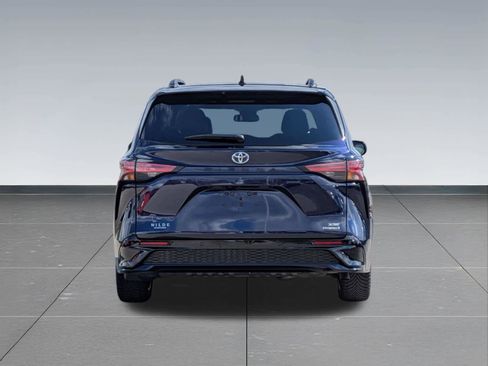 Used 2022 Toyota Sienna XSE w/ XSE Plus Package image 5