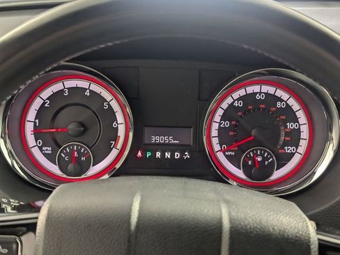 Used 2020 Dodge Grand Caravan SE FWD image 17