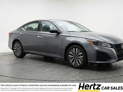 Used 2025 Nissan Altima 2.5 SV FWD image 1