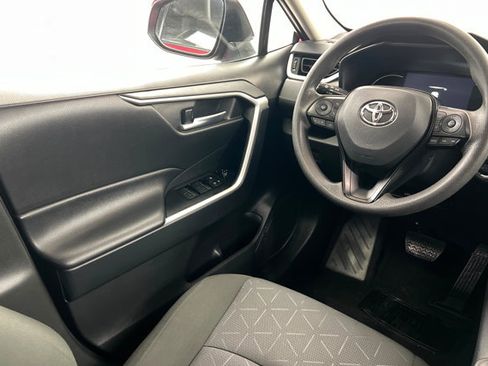 Used 2025 Toyota RAV4 XLE AWD/4WD image 10