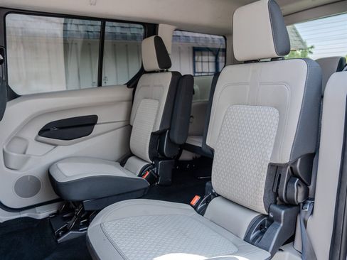 Used 2019 Ford Transit Connect XLT image 29