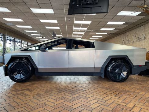 Used 2024 Tesla Cybertruck Cyberbeast AWD/4WD image 5