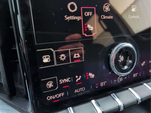 Used 2025 GMC Acadia Elevation image 13