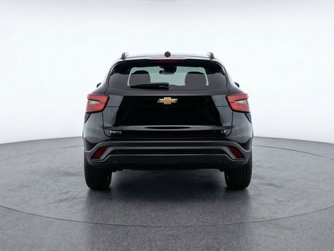 Used 2025 Chevrolet Trax LT w/ LT Convenience Package image 7