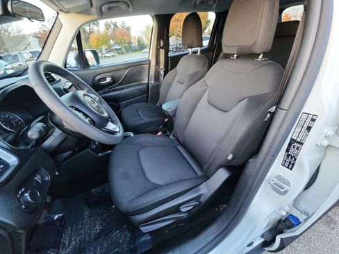 Certified 2023 Jeep Renegade Latitude image 13