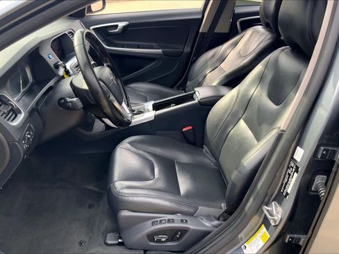 Used 2016 Volvo S60 T5 Premier image 8
