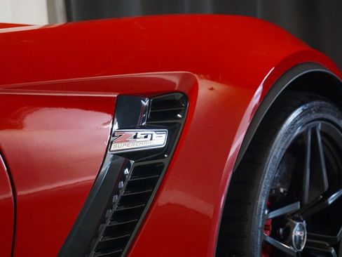 Used 2015 Chevrolet Corvette Z06 w/ 3LZ Preferred Equipment Group image 54