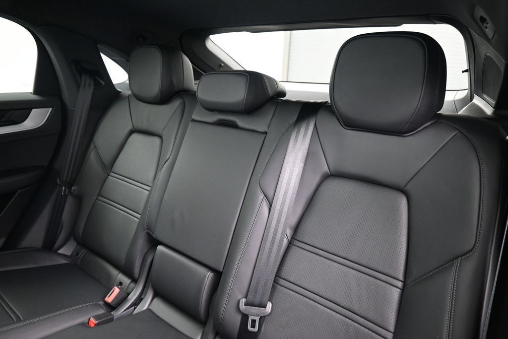 Certified 2026 Porsche Cayenne Coupe AWD/4WD image 6